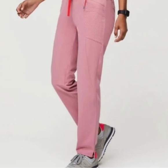 NWT figs Gidya Henley top and Mombasa slim pants size (M) - Picture 4 of 7